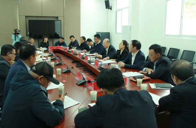 常张利参与在宁中央单元定点帮扶座谈会并赴泾源县调研村落振兴工作